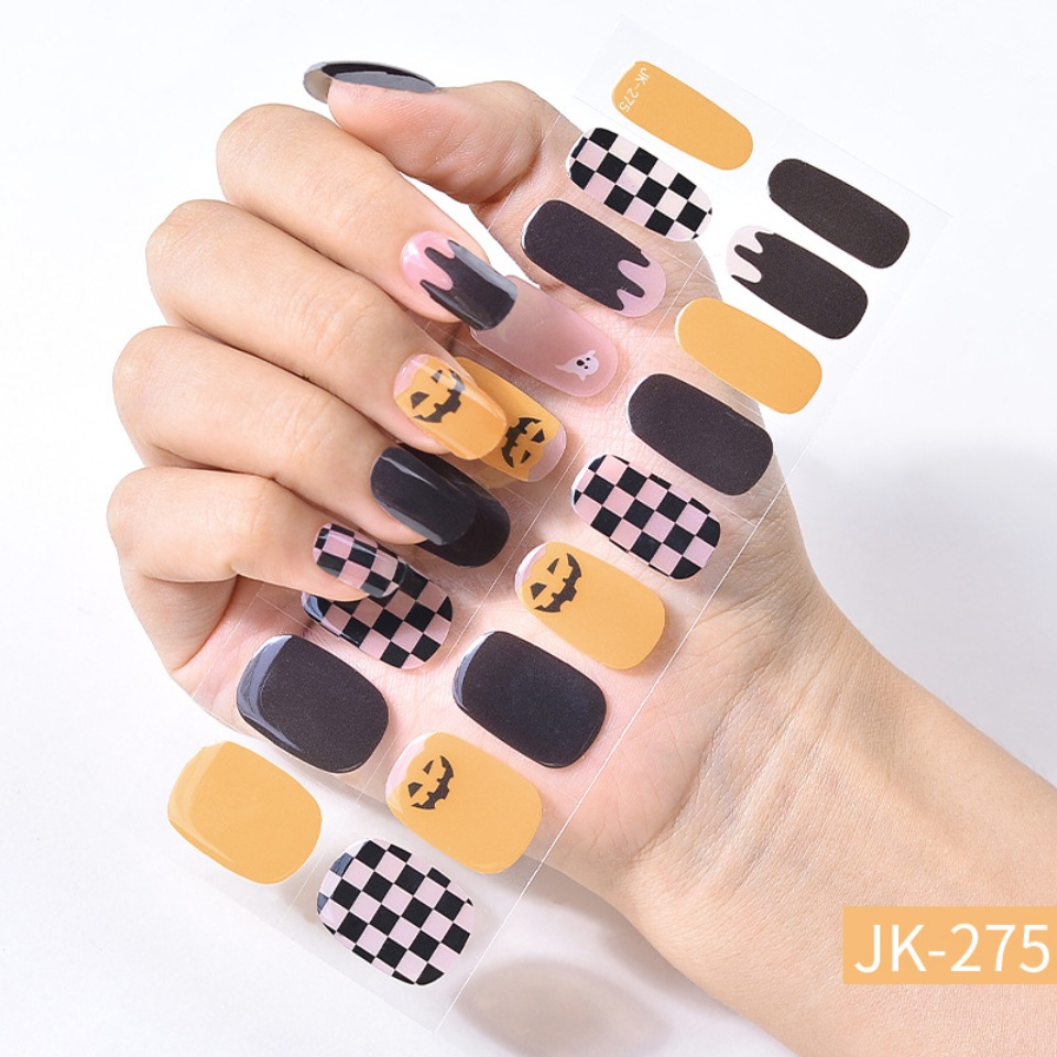 Was schädlicher ist: Nagelsticker oder lackierte Nägel