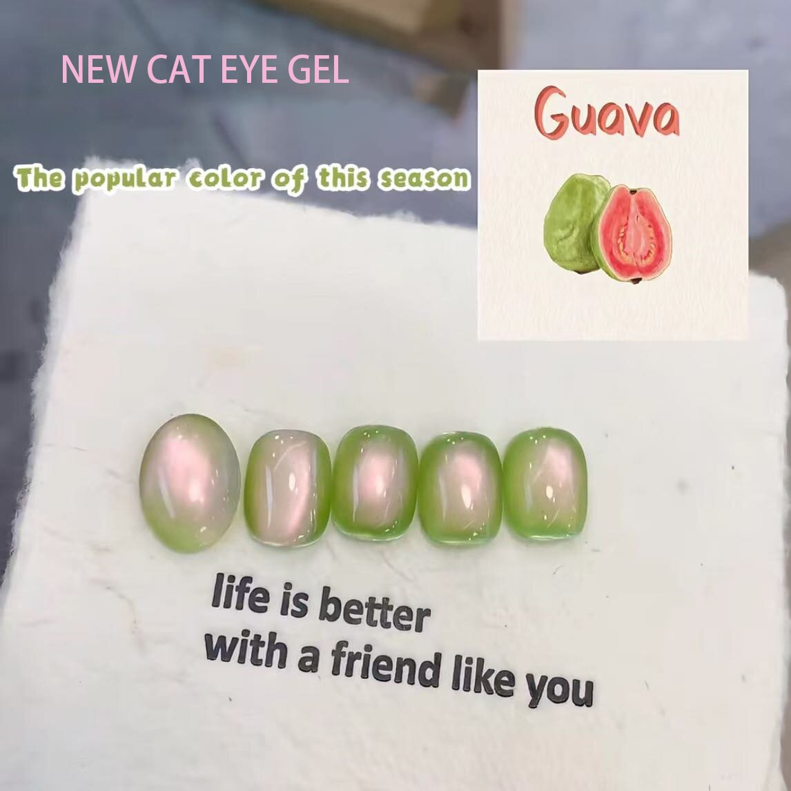 Guava-inspirierte Katzen-Eye-Gel-Politur im Mittelpunkt der Nagelmode im Mittelpunkt stehen
